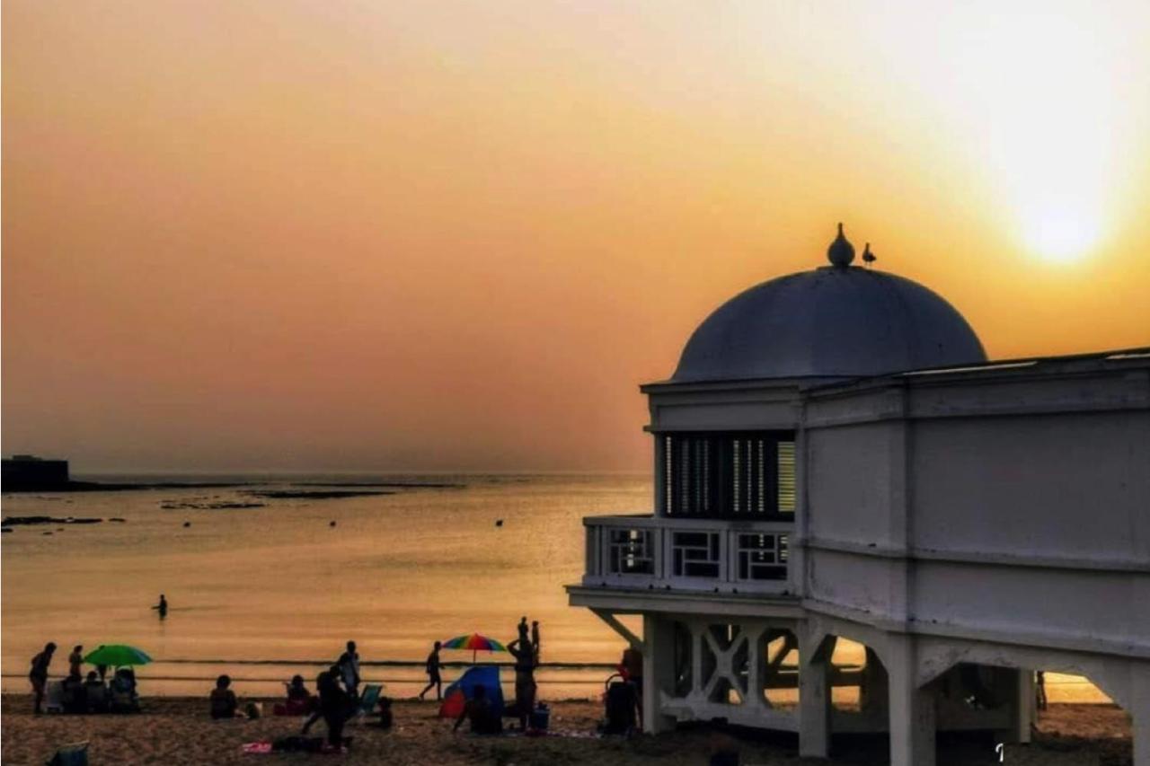 Romantica Vista Al Paseo Maritimo De Cádiz Exteriör bild
